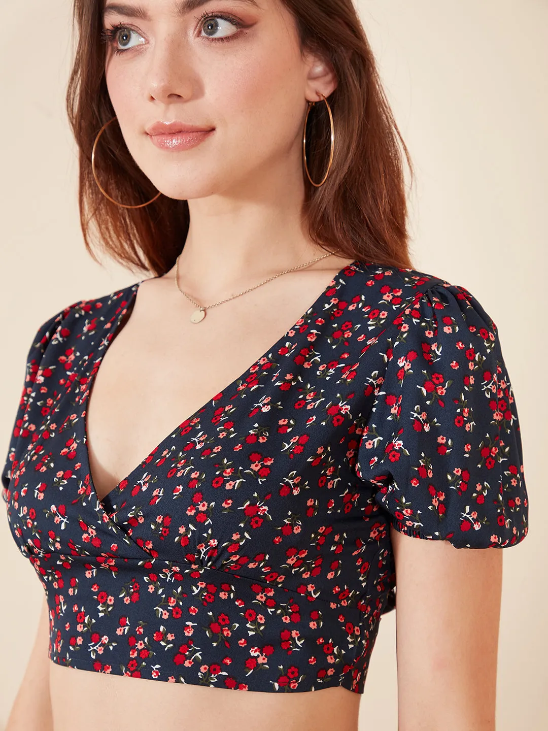 Berrylush Women Navy Blue & Red Ditsy Floral Printed V-Neck Puff Sleeve Tie-Up Cutout Backless Wrap Cropped Top