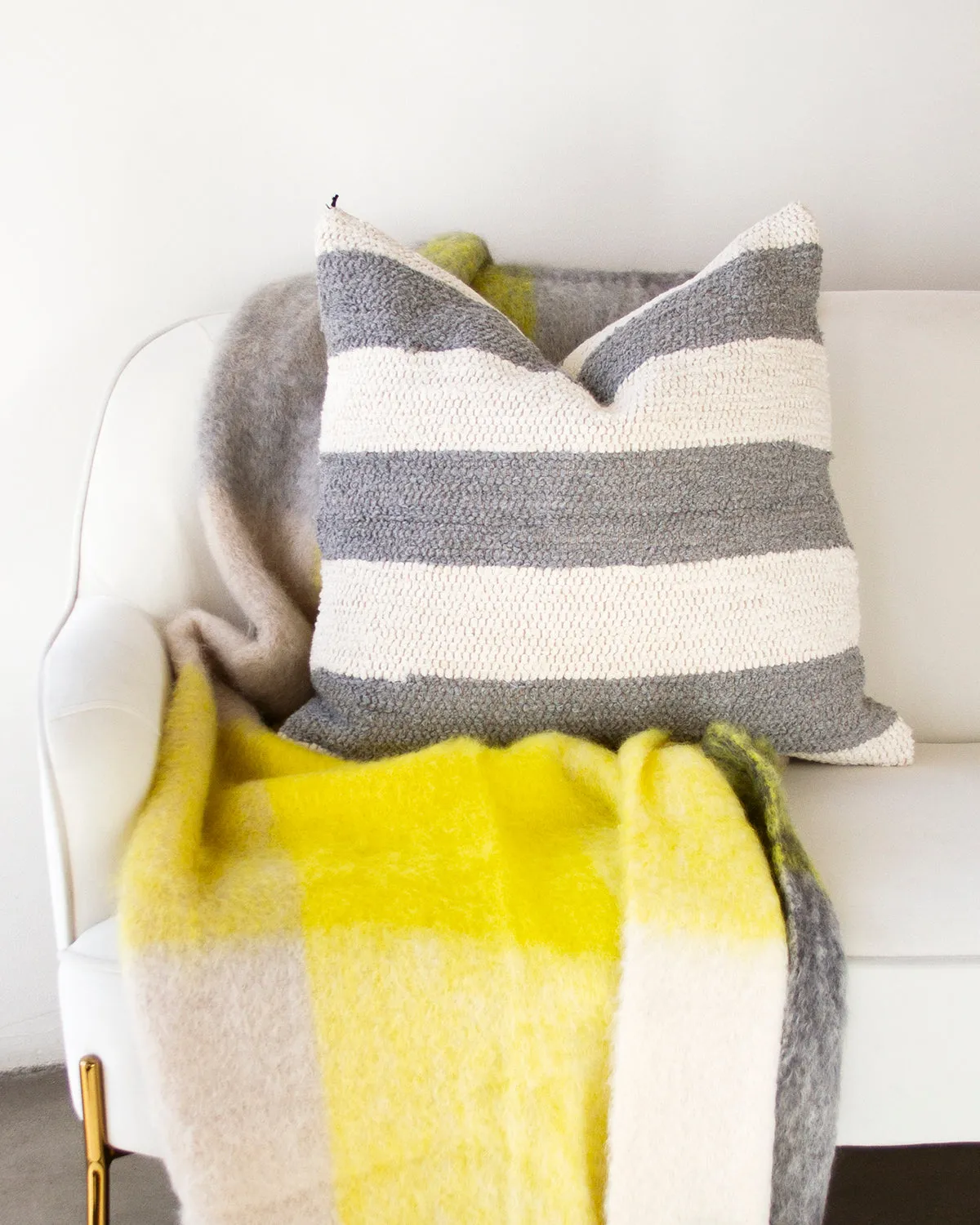 Casa Cubista Striped Pillow - Gray