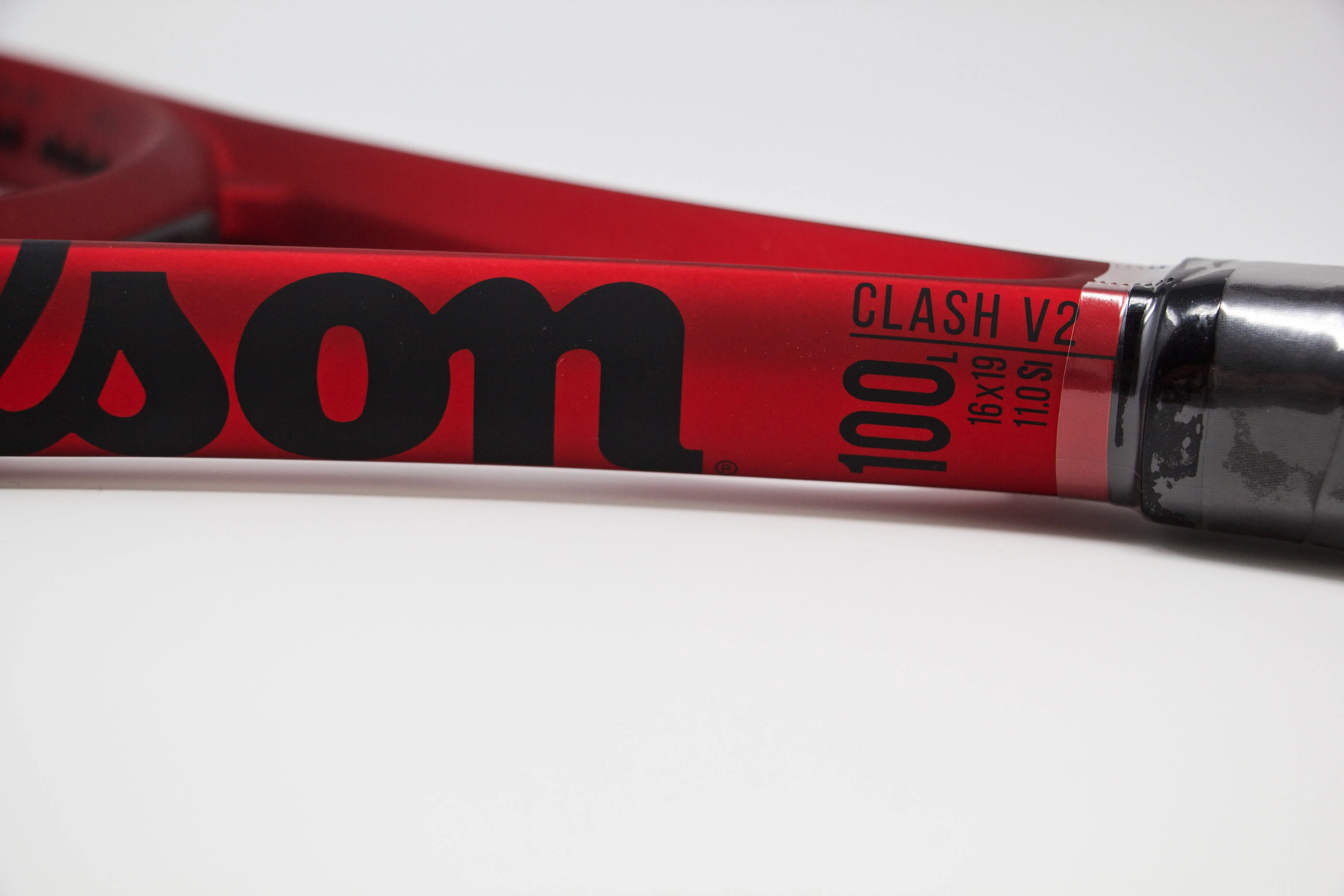 Wilson Clash 100 v2 Tennis Racket